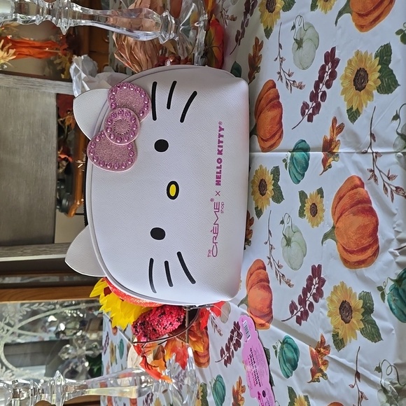 Hello Kitty Makeup Bag - Picture 1 of 7